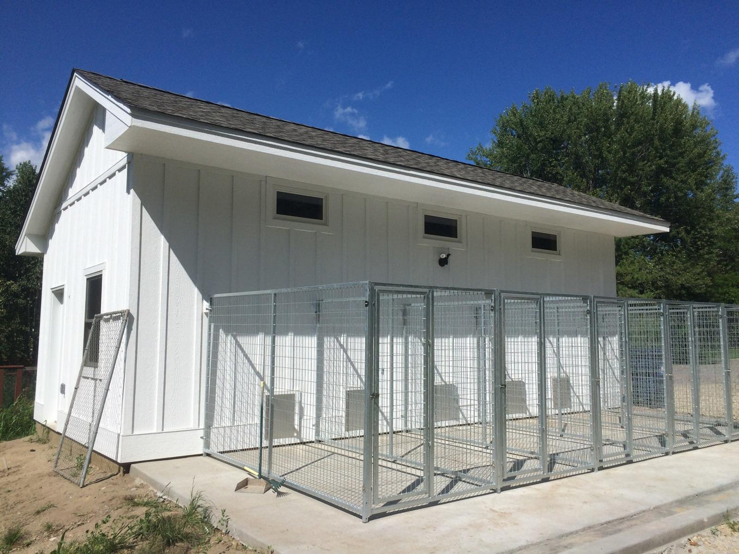 TK Products Complete 5'W Kennel w/8-3” Stainless Steel Bolt Assemblies - - Dog Kennels & Runs by TK Products